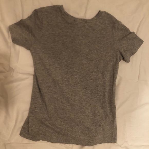Gray basic t-shirt. - Picture 2 of 2